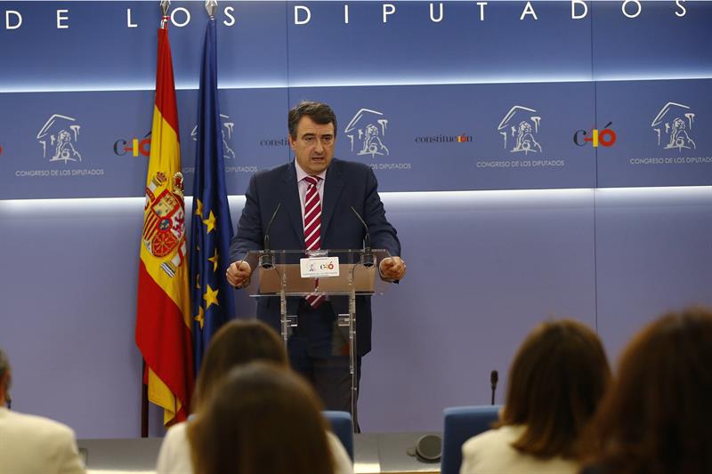 Esteban justifica el apoyo del PNV a los Presupuestos en que "el 155 se levantará muy pronto en Cataluña" Esteban justifica el apoyo del PNV a los Presupuestos en que "el 155 se levantará muy pronto en Cataluña"