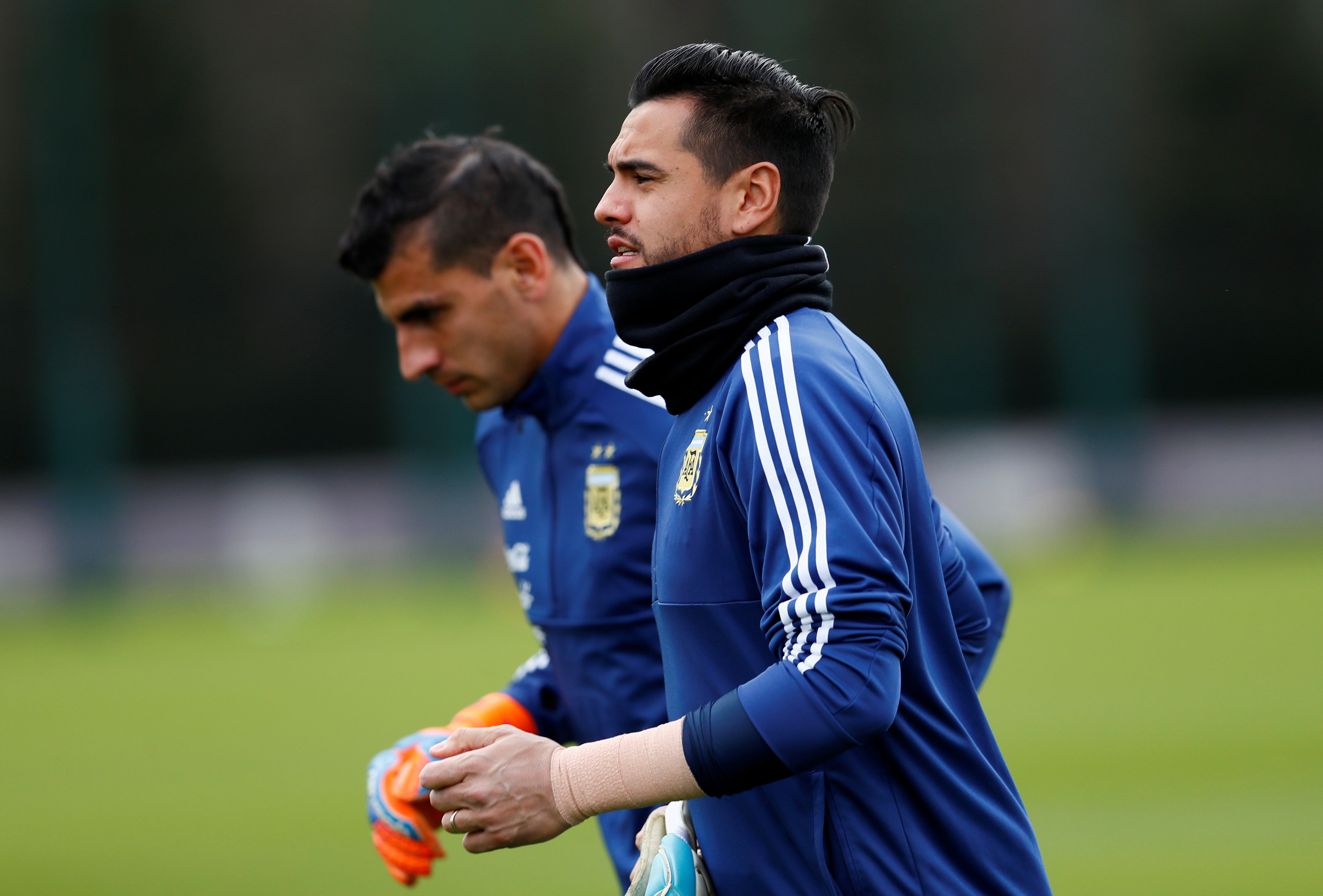 Sergio Romero se lesiona en la rodilla y se pierde el Mundial con Argentina Sergio Romero se lesiona en la rodilla y se pierde el Mundial con Argentina