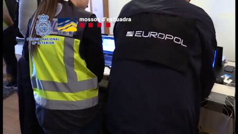  Cae una "multinacional del fraude" que estaf&oacute; ocho millones con ingenier&iacute;a social y detienen a 33 personas