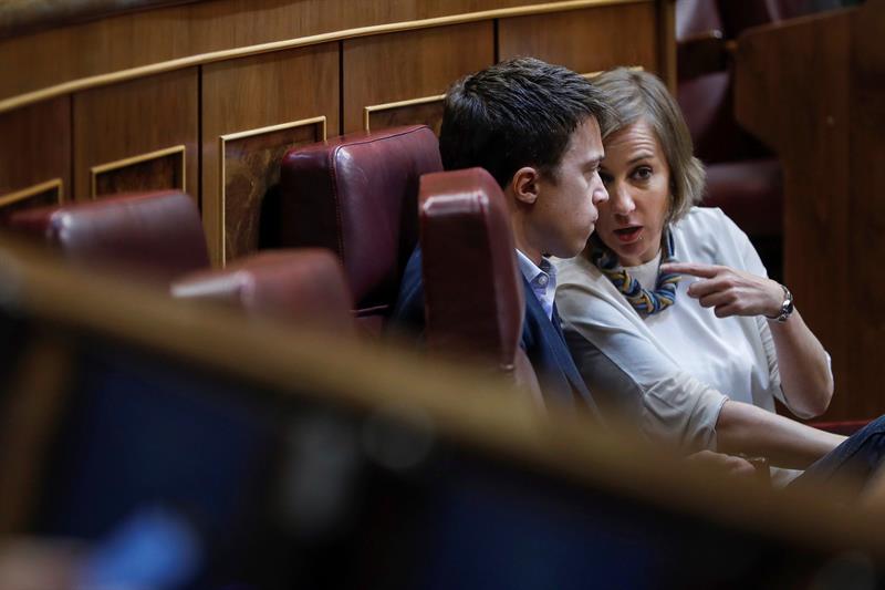 La llamada de atención de Ana Pastor a Tania Sánchez al verla comer una manzana en el pleno del Congreso La llamada de atención de Ana Pastor a Tania Sánchez al verla comer una manzana en el pleno del Congreso