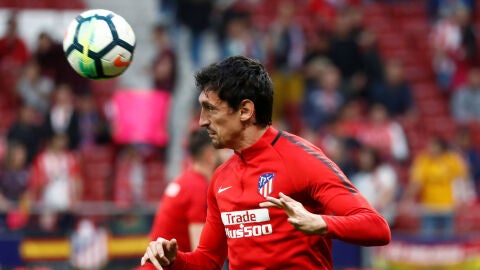 Savic, durante un calentamiento del Atl&eacute;tico de Madrid