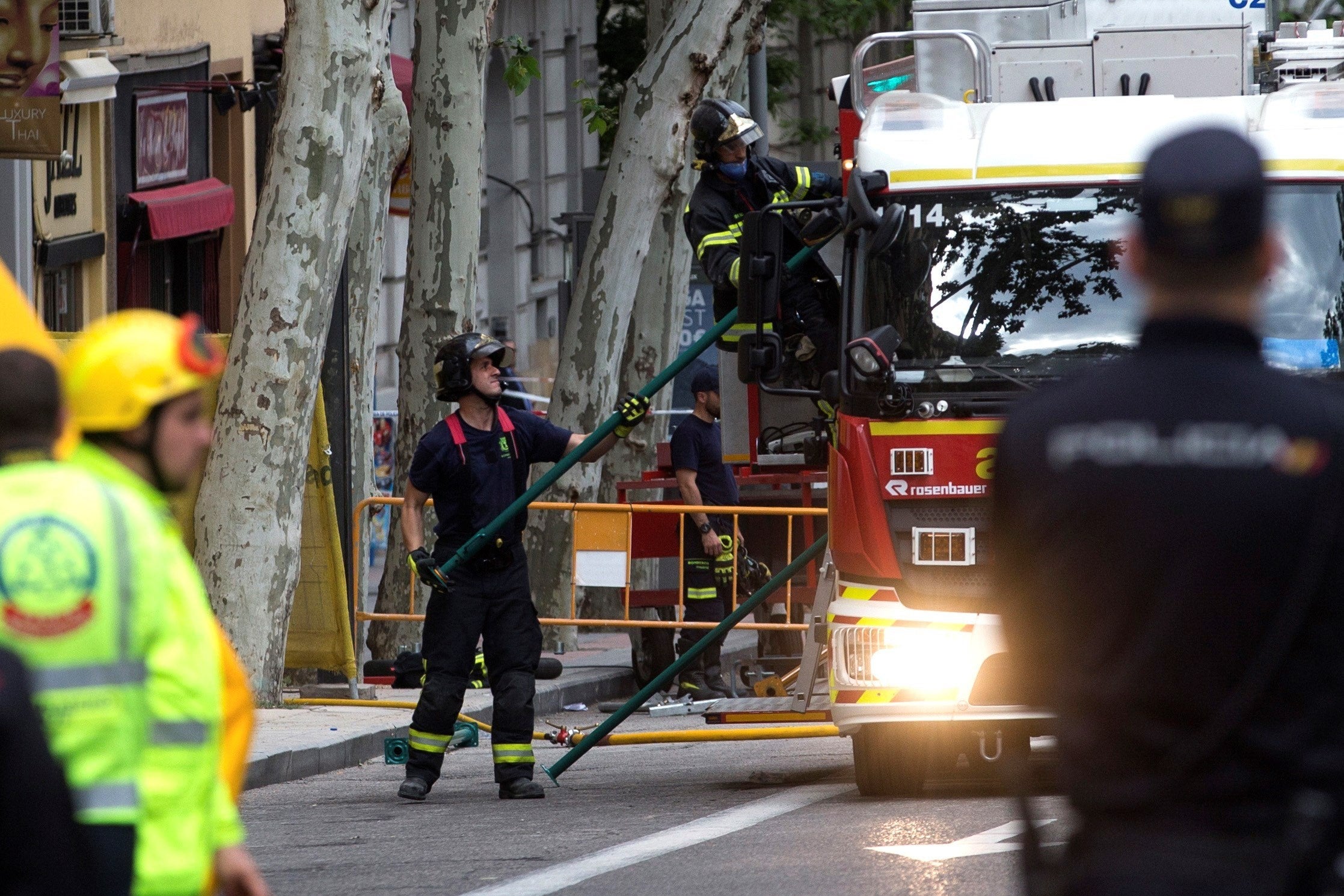 <p>Comienza la demolición del edificio del paseo del General Martínez tras los derrumbes del sábado</p> <p>Comienza la demolición del edificio del paseo del General Martínez tras los derrumbes del sábado</p>