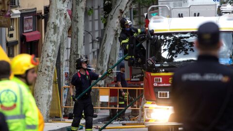 Parte del forjado de un edificio en rehabilitaci&oacute;n, en el n&uacute;mero 19 de la calle del General Mart&iacute;nez Campos, en el distrito de Chamber&iacute; de Madrid, que se derrumb&oacute;