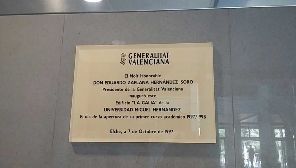 Placa conmemorativa de la inauguración del edificio La Galia de la UMH