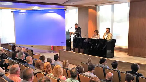 Isabel Bonig en un acto con empresarios en el parque empresarial de Elche Isabel Bonig en un acto con empresarios en el parque empresarial de Elche