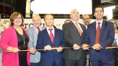 Las autoridades cortaron la cinta inaugural de FERCATUR