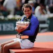 Nadal, con su décimo Roland Garros entre sus brazos