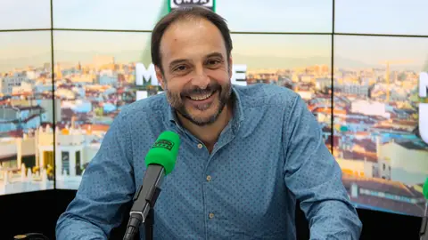 Roberto Vilar durante una entrevista en Onda Cero Roberto Vilar durante una entrevista en Onda Cero