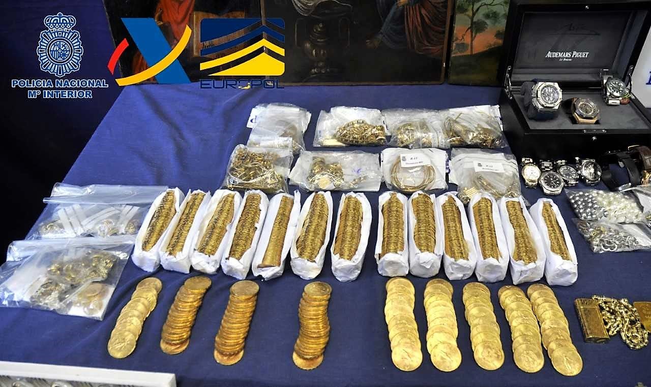 Un detenido en Elche en una operación de la Policía Nacional en la que ha caído una red dedicada al blanqueo de capitales Un detenido en Elche en una operación de la Policía Nacional en la que ha caído una red dedicada al blanqueo de capitales