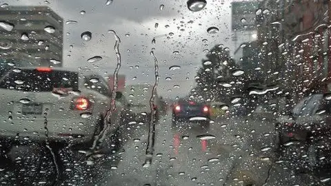 Vehículos parados por la intensa lluvia en Madrid Vehículos parados por la intensa lluvia en Madrid