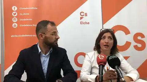 El concejal de Cs Elche Juan Antonio Sempere junto a la diputada autnómica Rosa García El concejal de Cs Elche Juan Antonio Sempere junto a la diputada autnómica Rosa García