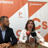El concejal de Cs Elche Juan Antonio Sempere junto a la diputada autnómica Rosa García