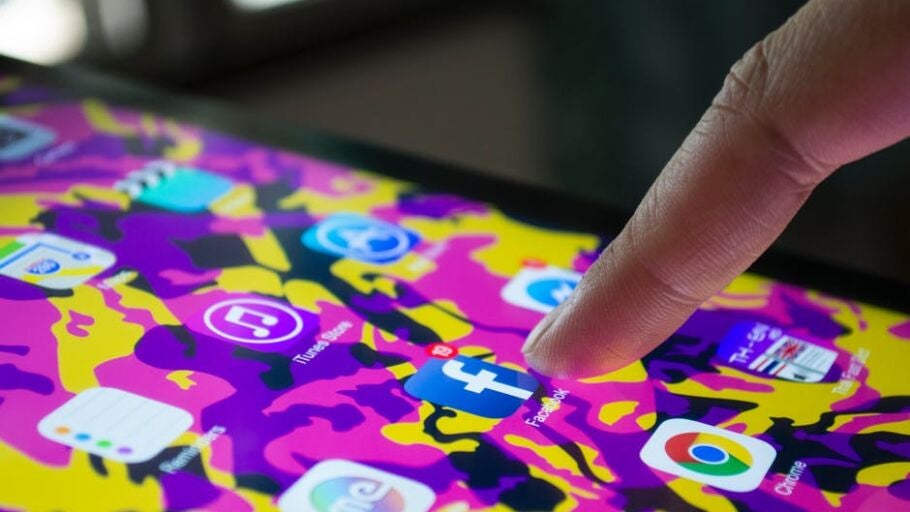 Compartir fotos y v&iacute;deos en las redes sociales hace que recordemos un 10% menos de las experiencias que vivimos