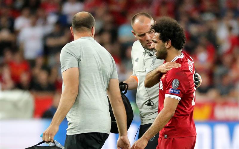 Salah se retira llorando en el minuto 30 de la final de la Champions por una lesión en el hombro Salah se retira llorando en el minuto 30 de la final de la Champions por una lesión en el hombro