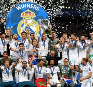 Sergio Ramos levanta la Copa de Europa en Kiev Sergio Ramos levanta la Copa de Europa en Kiev