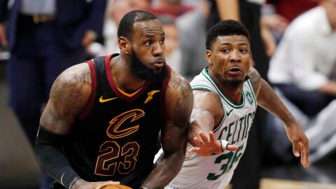 James ante los Celtics