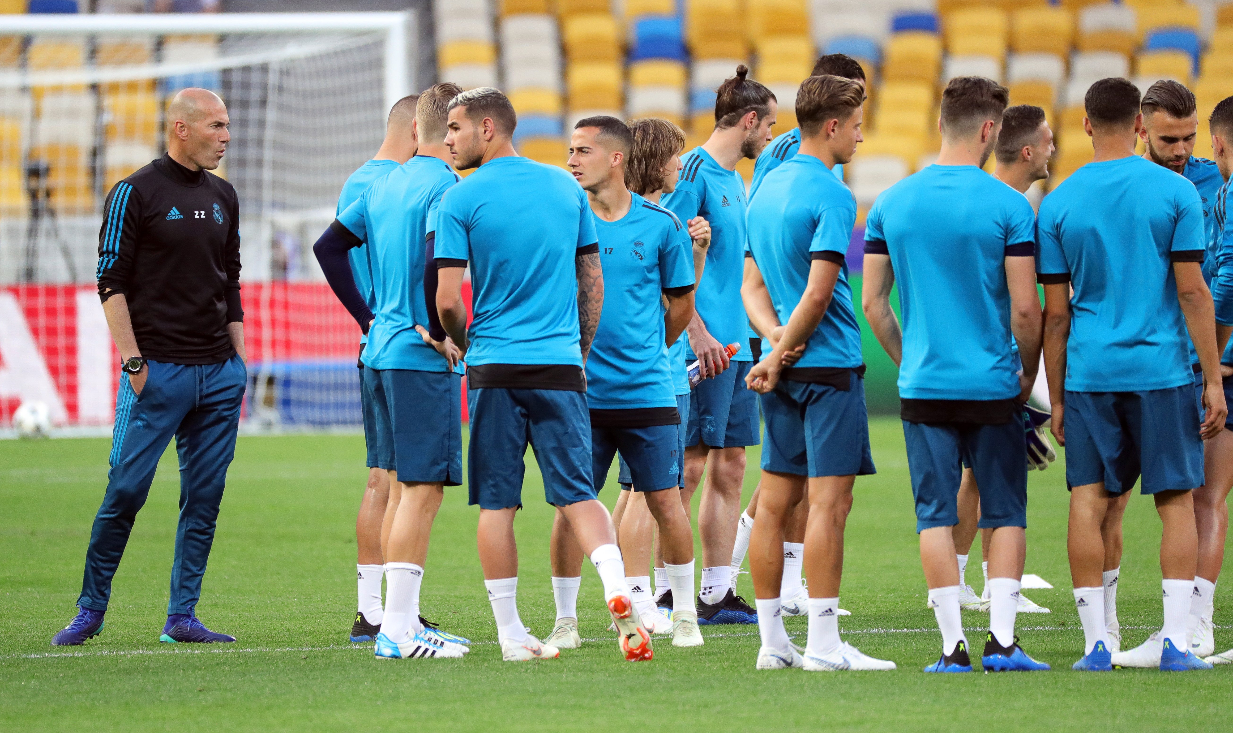 Sesión de activación, charla técnica de Zidane y vídeos del Liverpool... así ha pasado la plantilla del Real Madrid la mañana de la final Sesión de activación, charla técnica de Zidane y vídeos del Liverpool... así ha pasado la plantilla del Real Madrid la mañana de la final