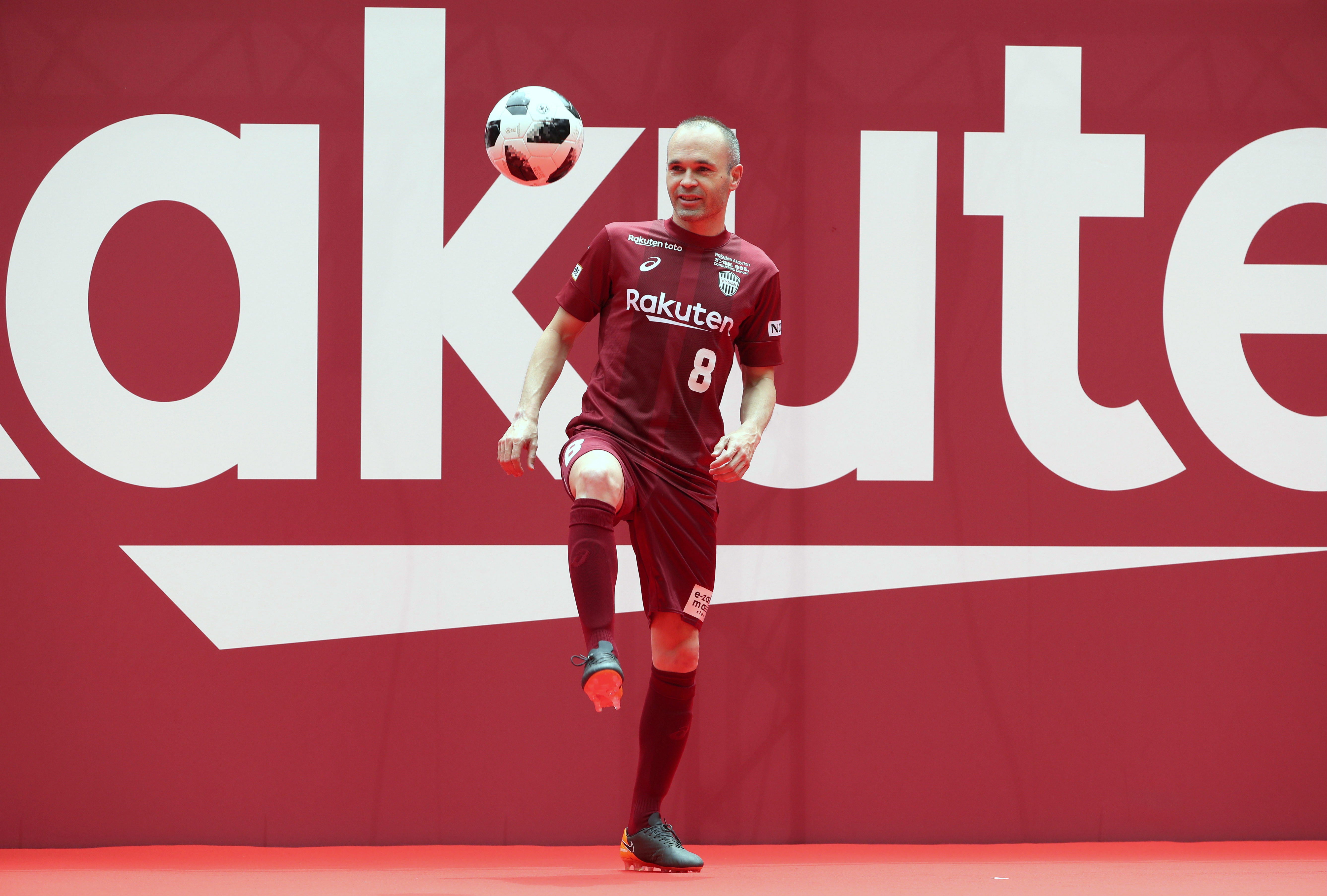 Andrés Iniesta, presentado con el Vissel Kobe ante 8.000 aficionados Andrés Iniesta, presentado con el Vissel Kobe ante 8.000 aficionados