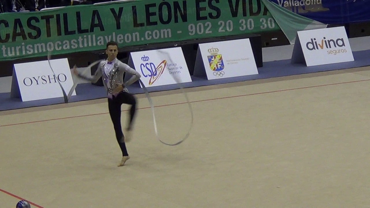 Brillantes y desconocidos: Rubén Orihuela, gimnasta de rítmica que lucho por competir en un deporte de mujeres Brillantes y desconocidos: Rubén Orihuela, gimnasta de rítmica que lucho por competir en un deporte de mujeres