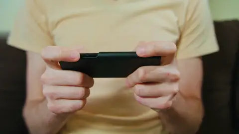 Jugando en móviles Jugando en móviles