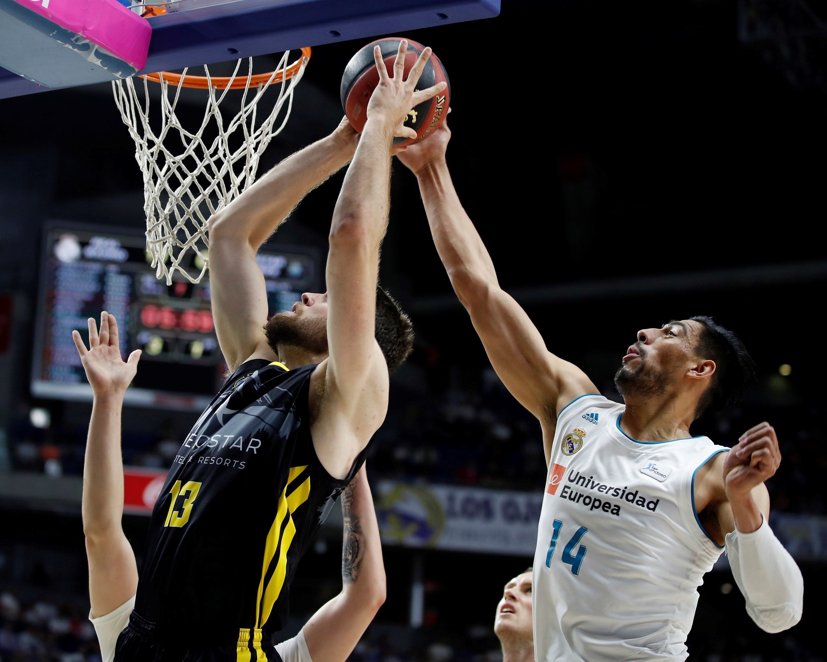 El Real Madrid se adelanta en la serie ante el Iberostar Tenerife El Real Madrid se adelanta en la serie ante el Iberostar Tenerife