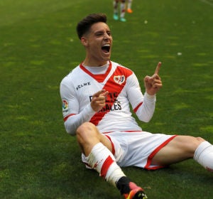 Álex Moreno celebra un gol con el Rayo Vallecano. Álex Moreno celebra un gol con el Rayo Vallecano.