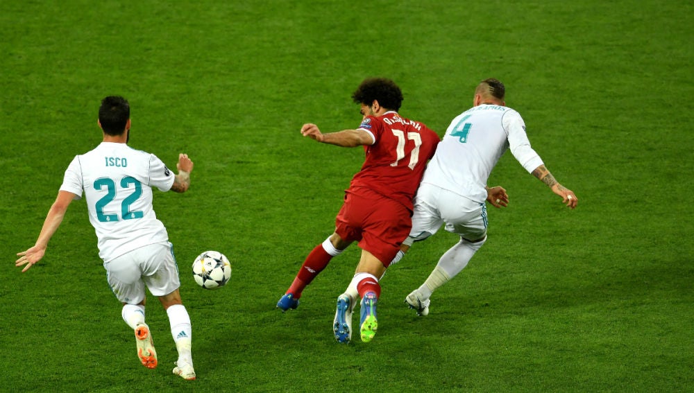 Ramos puja con Salah