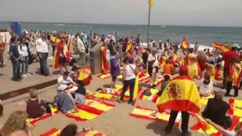 Banderas de Espa&ntilde;a en la Barceloneta 