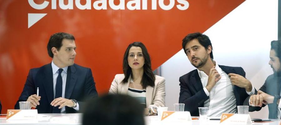 Albert Rivera e Inés Arrimadas durante la reunión del partido Albert Rivera e Inés Arrimadas durante la reunión del partido