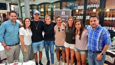 El Atl&eacute;tico Malague&ntilde;o y el M&aacute;laga Femenino celebran el ascenso en Onda Cero M&aacute;laga desde el Mes&oacute;n Cantarrana