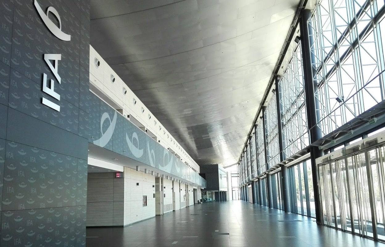 El conselller Rafael Climent confía en que la transformación de IFA en Fira Alacant “sea provechosa” para “dinamizar” la economía de la provincia El conselller Rafael Climent confía en que la transformación de IFA en Fira Alacant “sea provechosa” para “dinamizar” la economía de la provincia