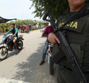 Un policía en Colombia Un policía en Colombia