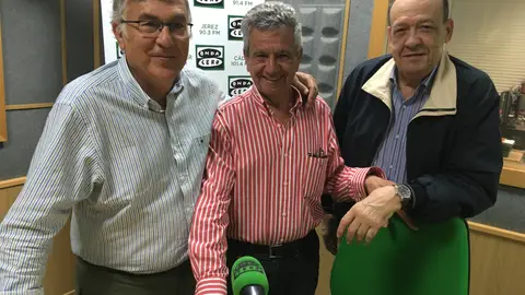 Tiempo de tertulia Nuestros amigos Juan Sales, Enrique Huguet y Paco Moya dedican unos minutos a contarnos de una forma muy divertida cómo vivieron el mundial que ganó España en Sudáfrica 2010.