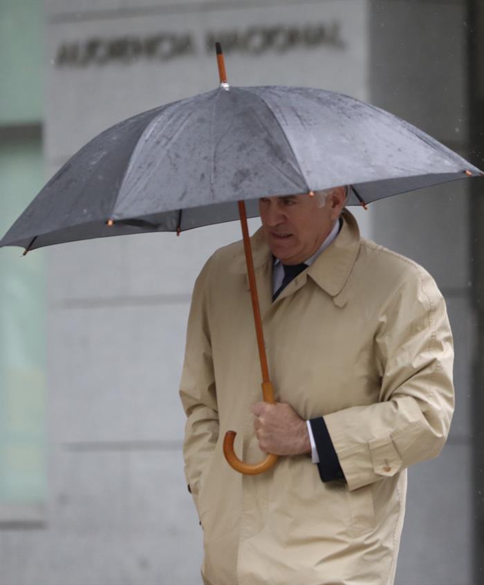 La Fiscalía Anticorrupción pide prisión sin fianza para Luis Bárcenas tras la sentencia del 'caso Gürtel' La Fiscalía Anticorrupción pide prisión sin fianza para Luis Bárcenas tras la sentencia del 'caso Gürtel'