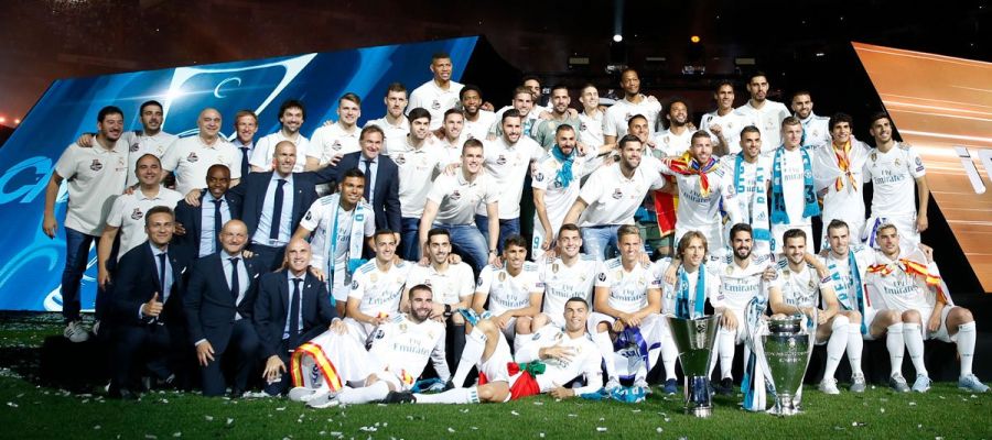 Las plantillas de fútbol y baloncesto del Real Madrid, juntas en Europa Las plantillas de fútbol y baloncesto del Real Madrid, juntas en Europa