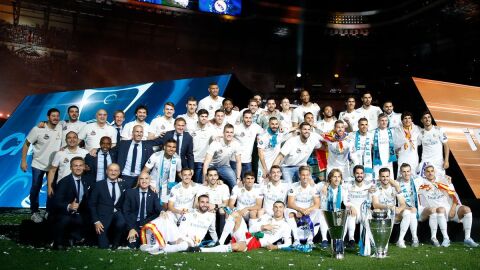 Las plantillas de f&uacute;tbol y baloncesto del Real Madrid, juntas en Europa