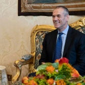 Carlo Cottarelli con el presidente de Italia, Sergio Mattarella 