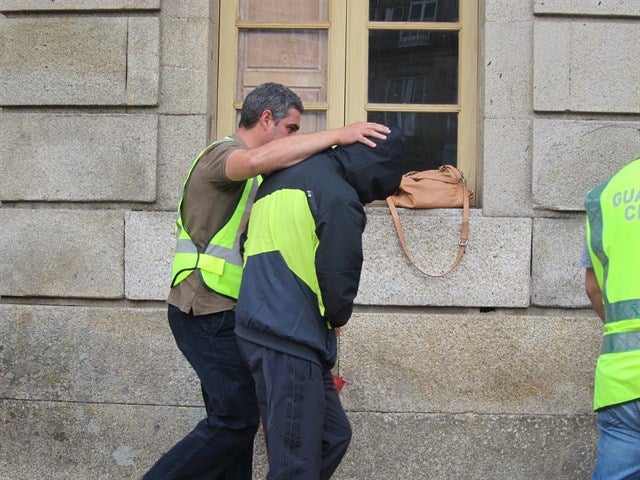 Detenido de nuevo el dueño de la pirotecnia de Tui tras hallarse más explosivos Detenido de nuevo el dueño de la pirotecnia de Tui tras hallarse más explosivos