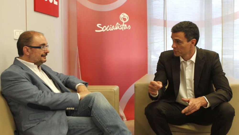 Foto de archivo de reunión entre Lambán y Sánchez