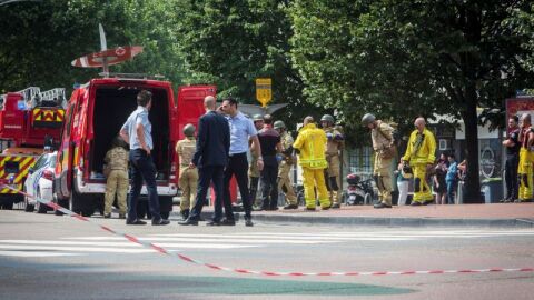 Las fuerzas de seguridad en la zona donde ha ocurrido el ataque en Lieja (B&eacute;lgica)