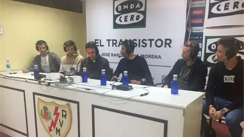 Los jugadores y el entrenador del Rayo Vallecano en El Transistor Los jugadores y el entrenador del Rayo Vallecano en El Transistor