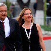 Andrés Manuel López Obrador y su mujer Beatriz Gutiérrez Müller