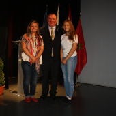 representante de Rotary Internacional junto con la presidenta del RC Ceuta y una estudiante australiana tutelada por el club