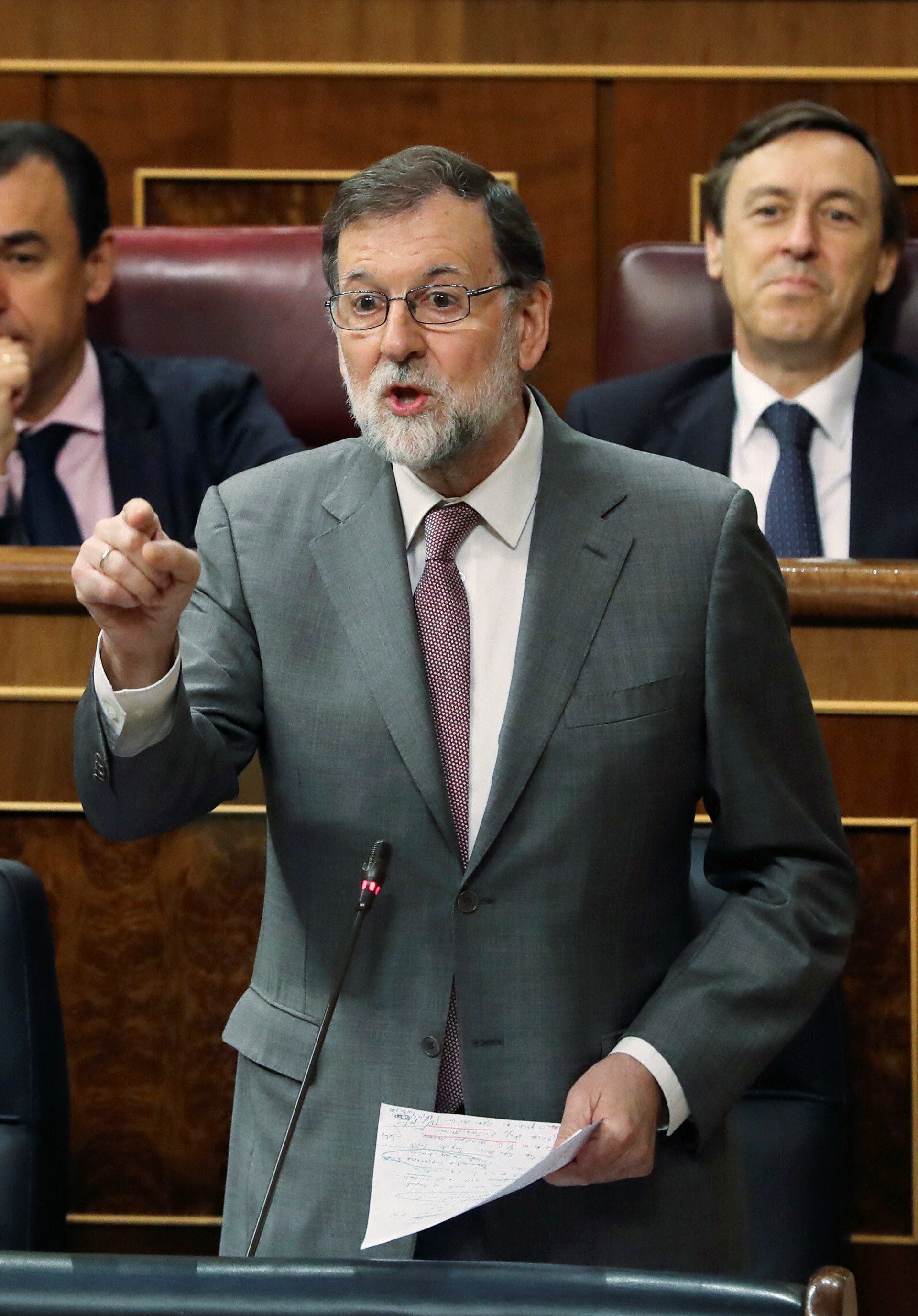 Moción de censura o dimisión: los posibles escenarios a los que se enfrenta Rajoy Moción de censura o dimisión: los posibles escenarios a los que se enfrenta Rajoy