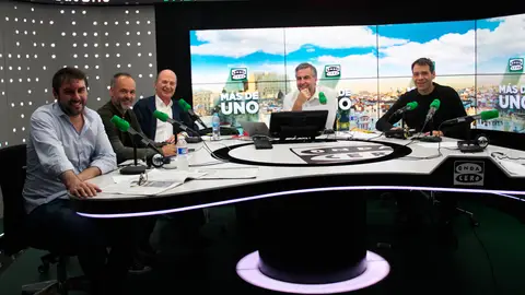Los miembros de la España que madruga: Rafa Latorre, Félix José Casillas, Carlos Rodríguez Braun, Carlos Alsina y Rubén Amón Los miembros de la España que madruga: Rafa Latorre, Félix José Casillas, Carlos Rodríguez Braun, Carlos Alsina y Rubén Amón