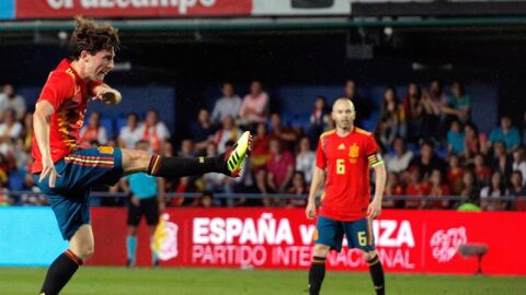 Odriozola en el momento del golpeo de su gol ante Suiza
