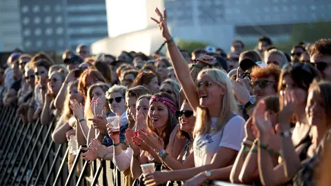 El público disfruta durante la tercera jornada del festival de música Primavera Sound El público disfruta durante la tercera jornada del festival de música Primavera Sound