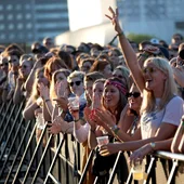 El público disfruta durante la tercera jornada del festival de música Primavera Sound El público disfruta durante la tercera jornada del festival de música Primavera Sound
