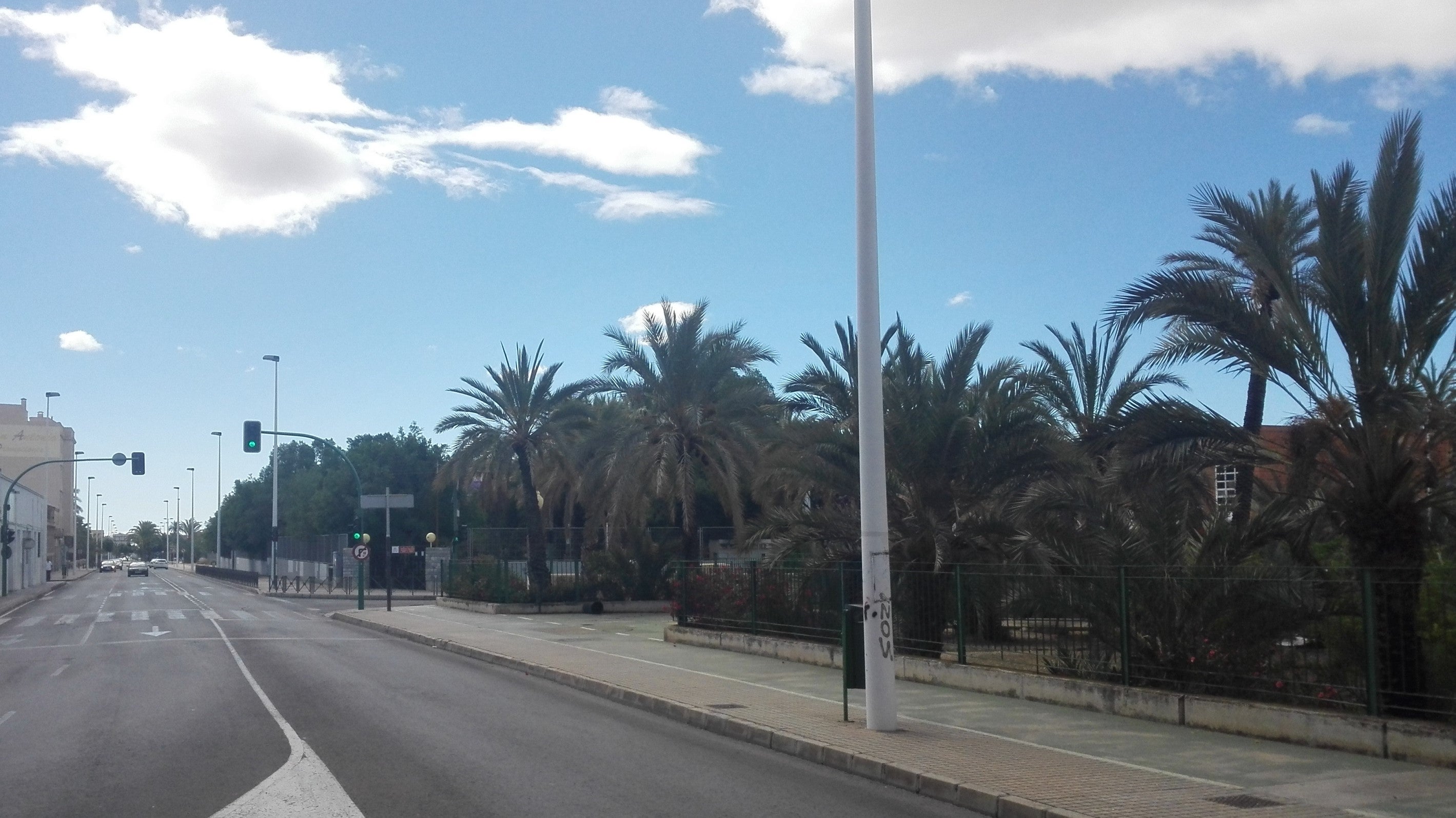 <p>El termómetro se dispara a los 30 grados en Elche, Crevillent y Santa Pola </p> <p>El termómetro se dispara a los 30 grados en Elche, Crevillent y Santa Pola </p>