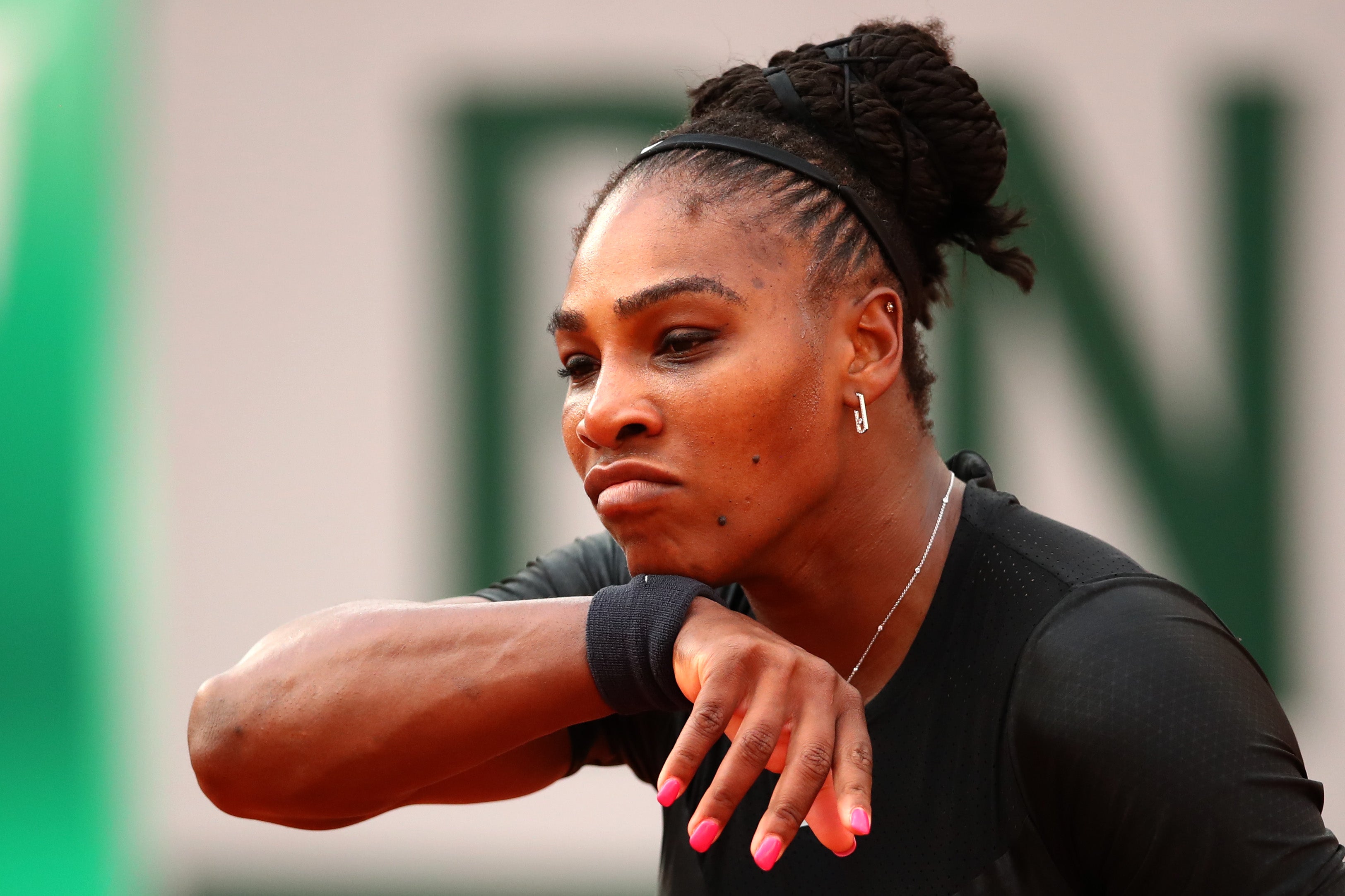 <p>Serena Williams abandona Roland Garros por un problema en el músculo pectoral</p> <p>Serena Williams abandona Roland Garros por un problema en el músculo pectoral</p>